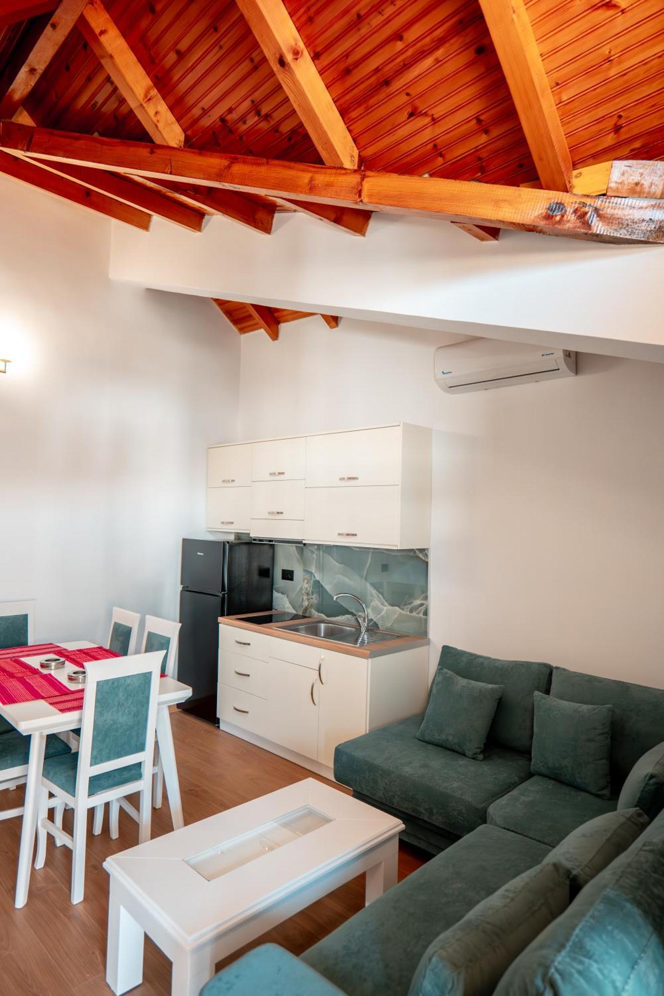 Fabio Guest House Гірокастра Екстер'єр фото