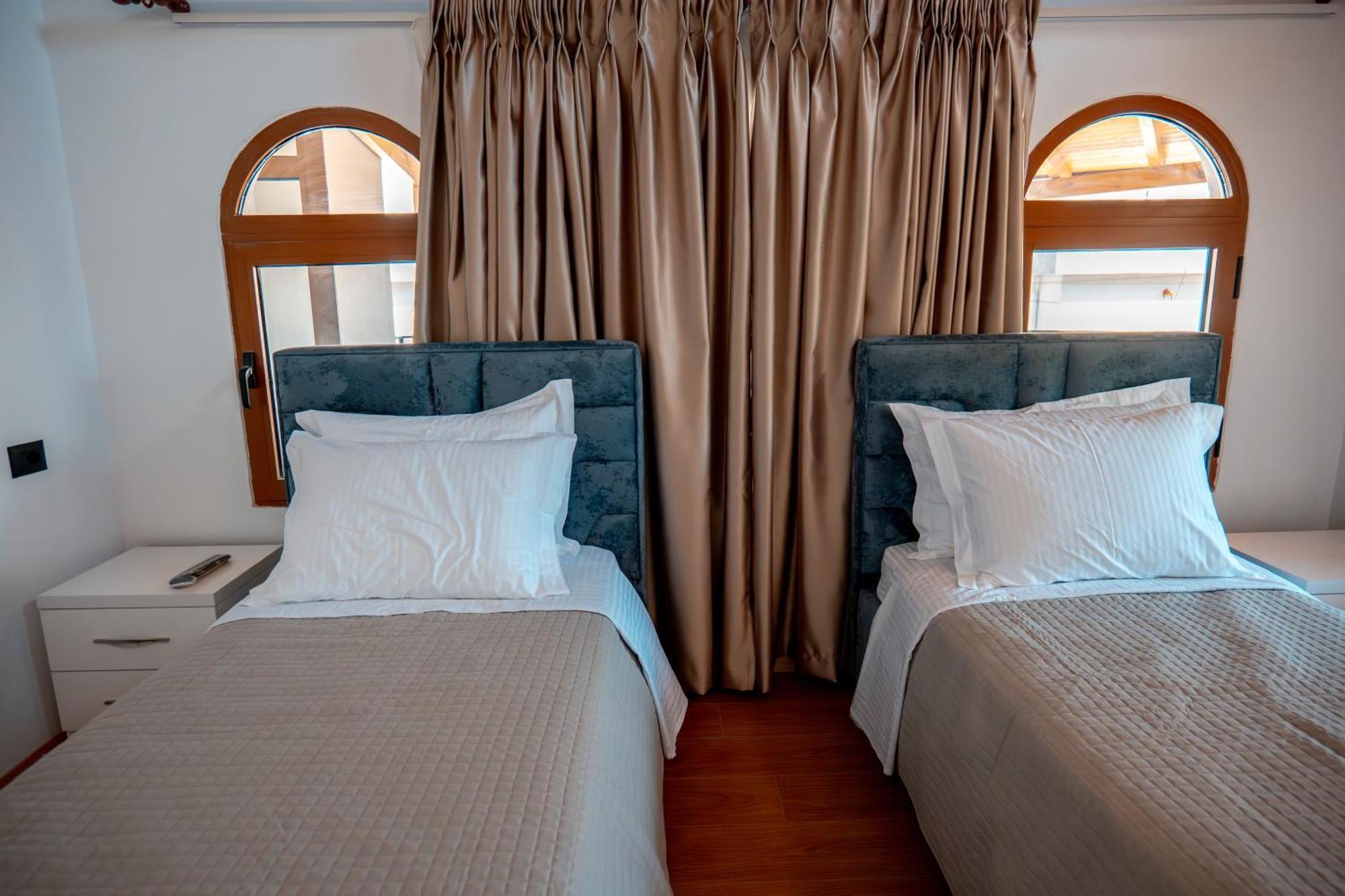 Fabio Guest House Гірокастра Екстер'єр фото